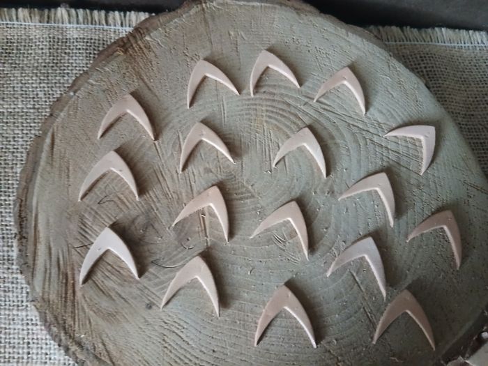 Lot de 21 formes en cuir pour créations de bijoux