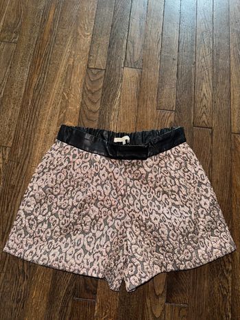 Short maje avec du cuir  Taille 36 Valeur 220 euros