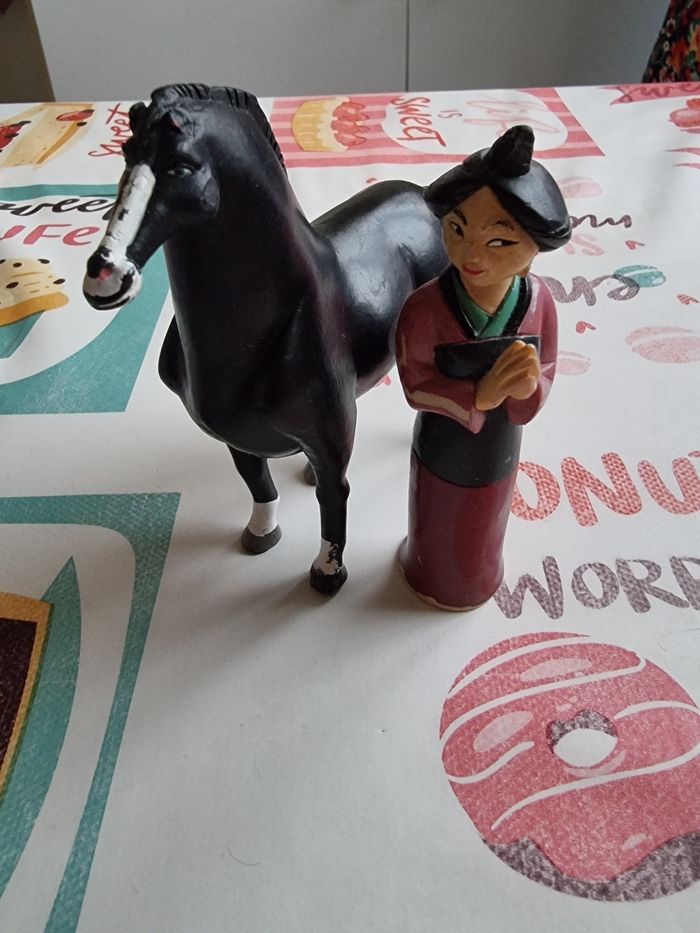 cheval de mulan et mulan