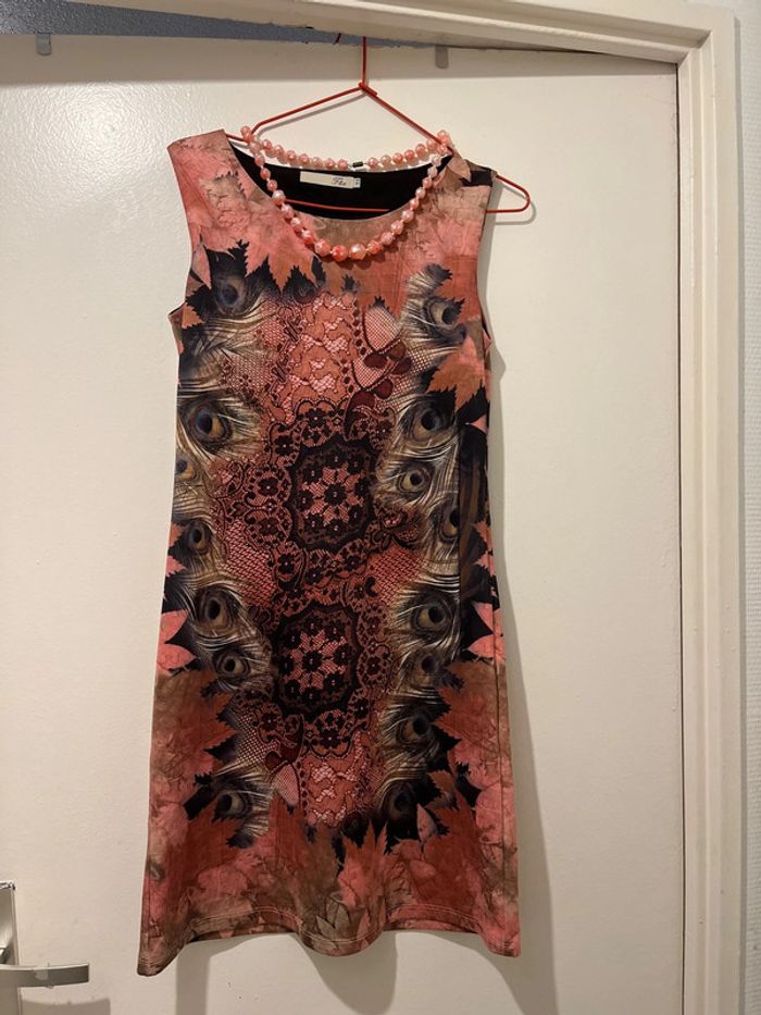 Merveilleuse robe taille 1 On dirait un tableau tellement le motif est beau