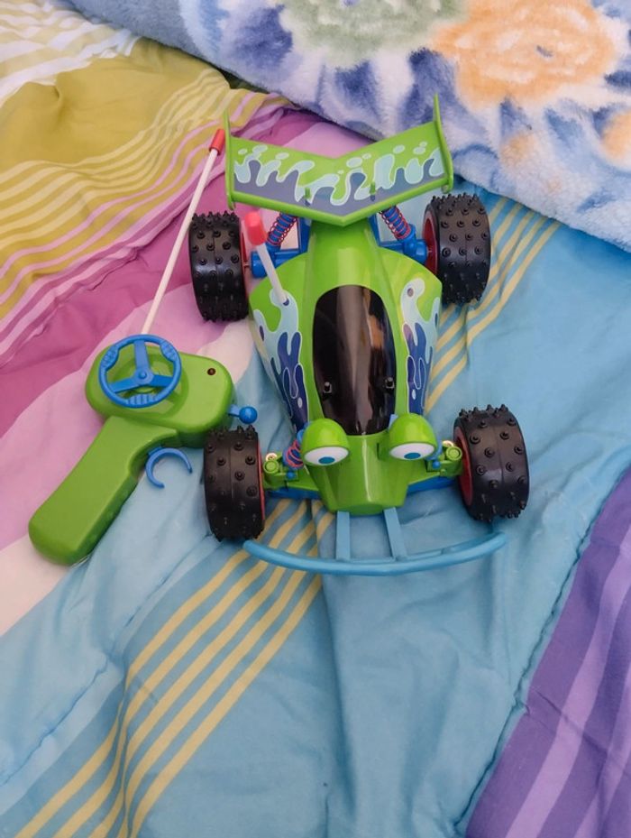 Voiture télécommandée