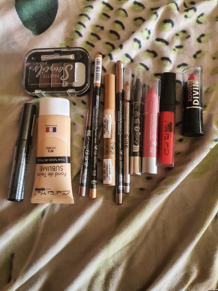 Lot de maquillage - photo numéro 2