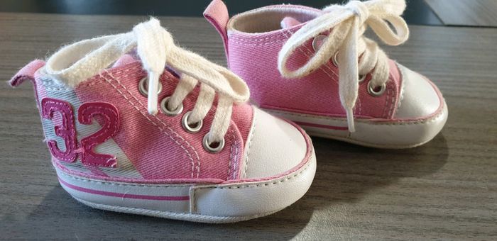 Chaussures bébé type converse