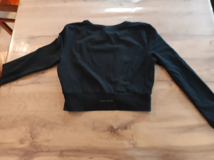 Pull col V Only Play noir Taille S. L'élégance minimaliste à prix doux ! - photo numéro 3