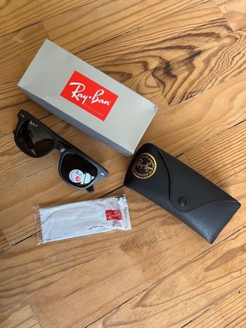 Lunettes de soleil Ray-Ban noires neuf 