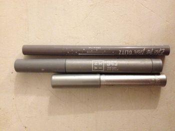 3 crayons maquillage brillant gris argenté