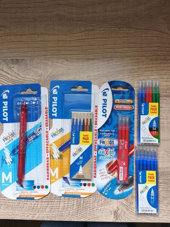 Lot de recharges Pilot frixion et 1 crayon