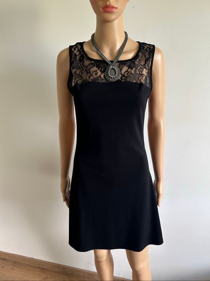 Robe noire sans manches avec dentelle Morgan taille S excellent état