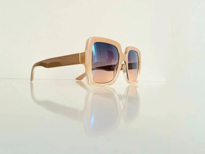 Lunette de soleil femme carrée beige dégradés uvprotection catégorie 2 - photo numéro 3