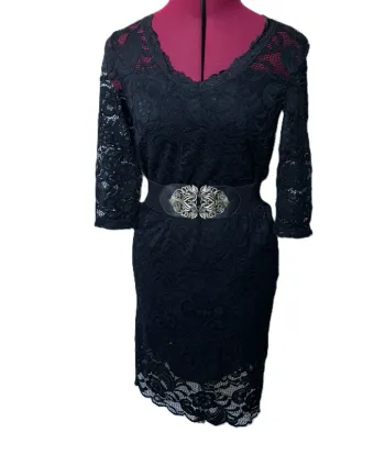 Sublime robe en dentelle noire Mamalicious S/36