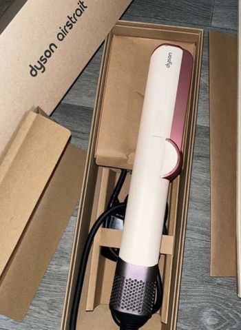 Dyson airstrait 