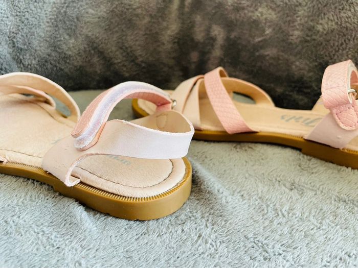 Lot chaussures sandales fille été - photo numéro 7