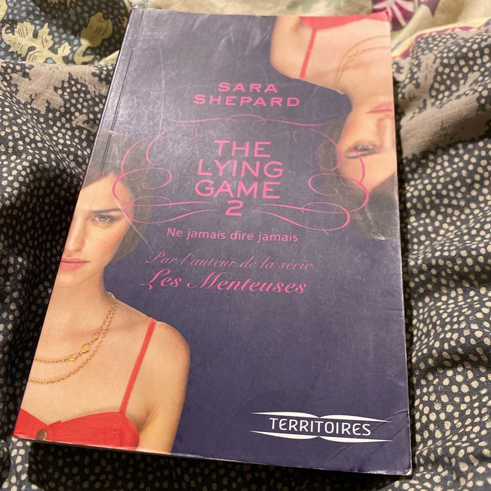 Livre The lying game 2 ne jamais vivre jamais Sara Shepard