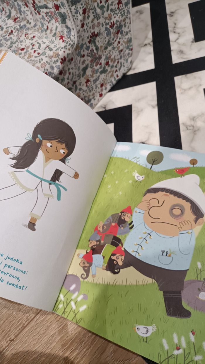 Livre Mon grand catalogue des princesses + stickers - Fleurus - photo numéro 3