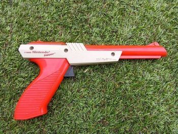 Nintendo NES zapper 1985, vintage,  accessoire Nintendo duck hunt 005 orange, gris, made in japan