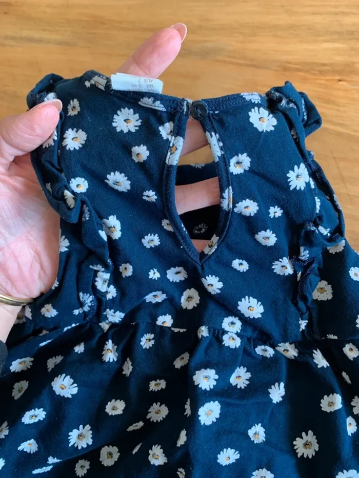 Jolie robe à fleurs 🌸 h&m taille 2/3 ans - photo numéro 4