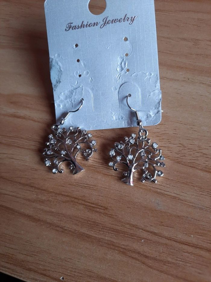 Boucle d'oreille arbre strass neuf