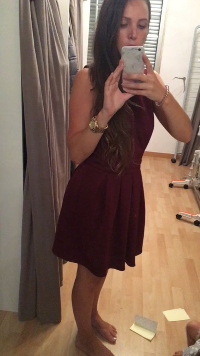 Robe bordeaux dos nue - photo numéro 2