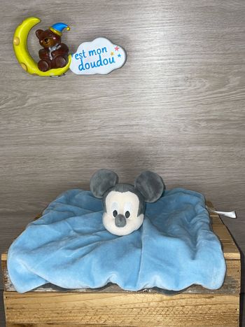 DY226 doudou Mickey Disney