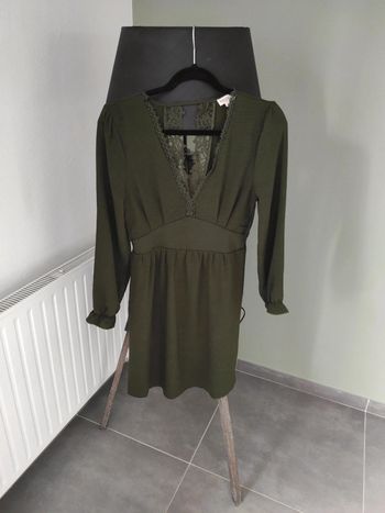 Robe 👗 kaki dentelle décolleté taille S