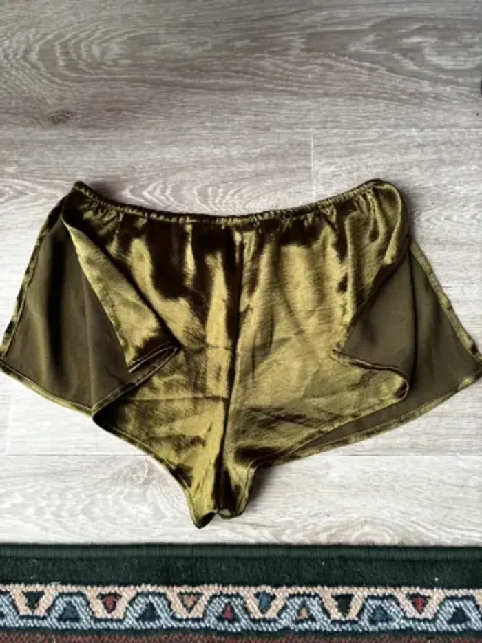 Short vert kaki - photo numéro 3