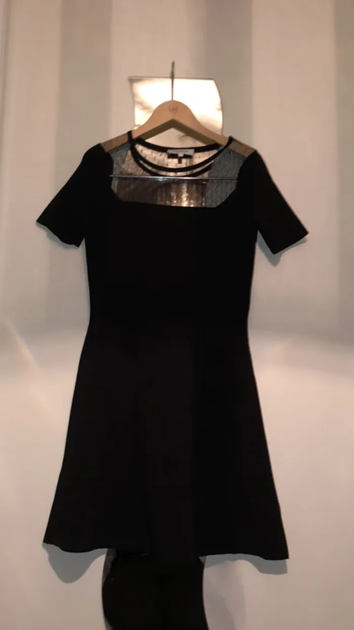Robe morgan noir voile en haut