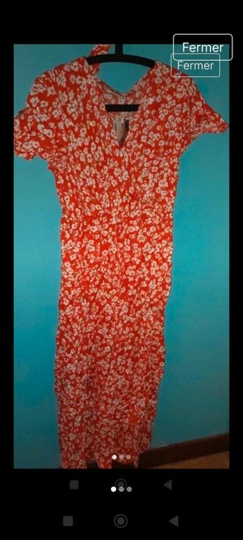 Très belle robe rouge et dorée