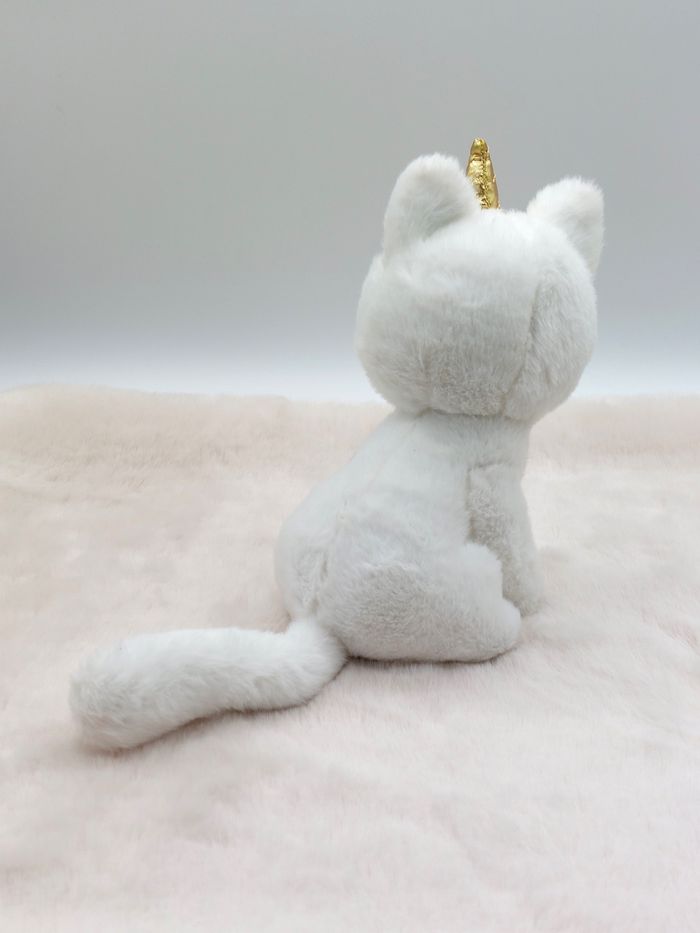 Peluche doudou chat blanc licorne Akiko 20 cm éditions Auzou 2022 bleu doré TTBE - photo numéro 3