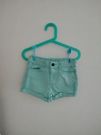 Short au jean taille 4 ans