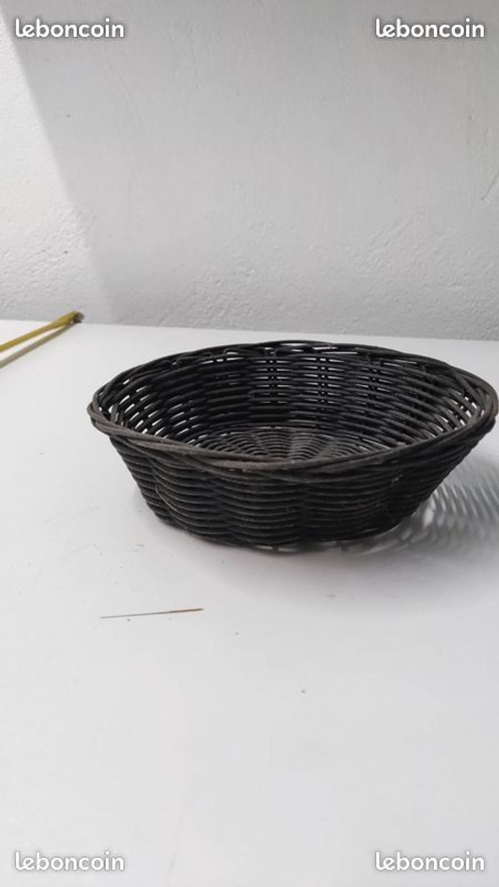 Panier en osier noir