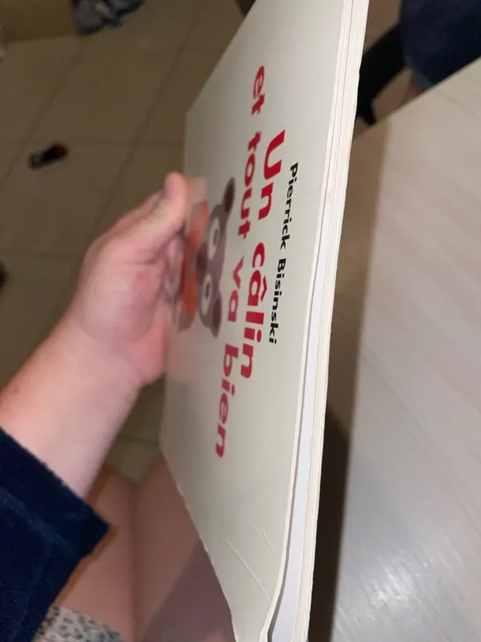 Livre un câlin et tout va bien - photo numéro 2