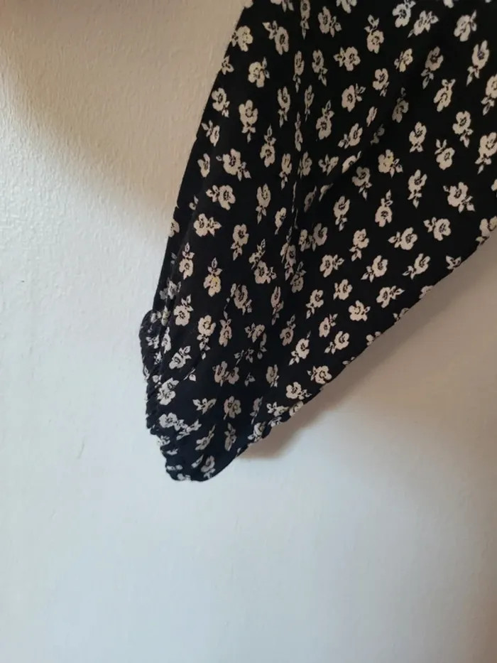 Mango teen - haut noir petites fleurs taille XS - photo numéro 5