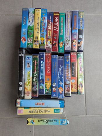 Lot de 19 VHS Disney+ 3 autres VHS