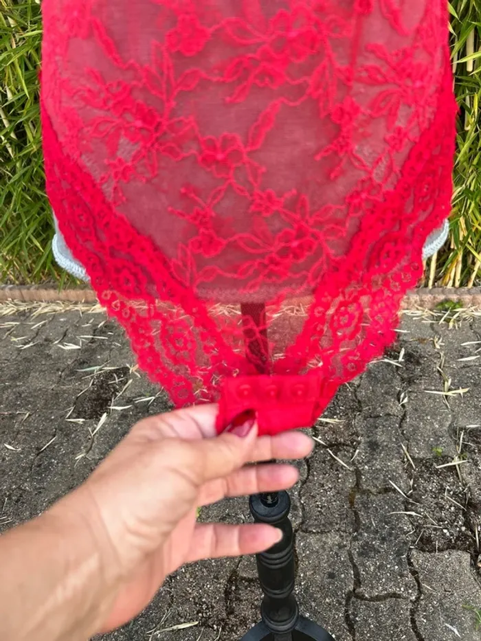 Body rouge - photo numéro 3