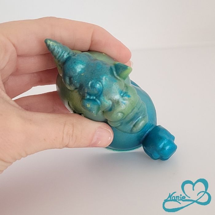 Petite licorne en résine bleue verte !! 🦄 - photo numéro 5