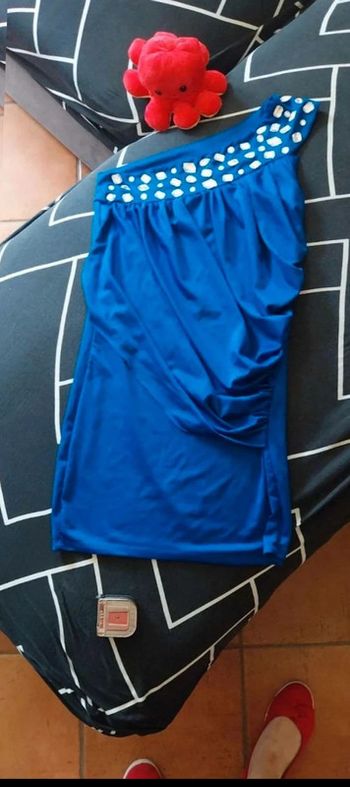 Jolie haut bleu roi a strass TU