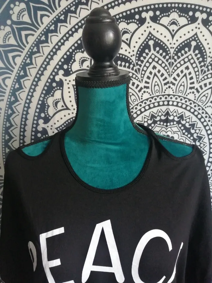 Tee-shirt noir à épaules dénudées imprimé coeur avec écriture / j. Stars / (TU) - photo numéro 4