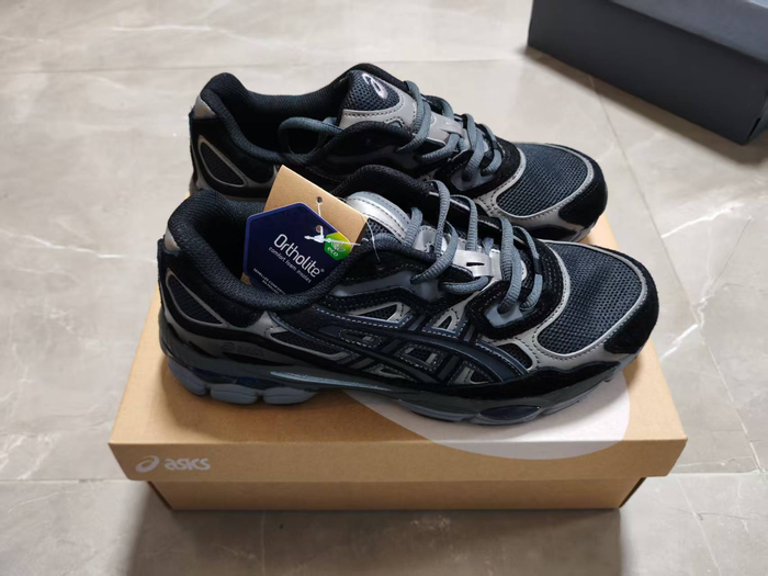 Asics GEL-NYC  noir taille 41.5