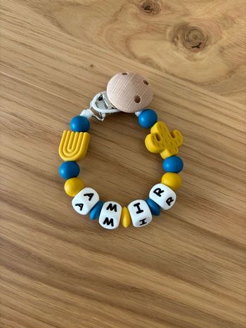 Attache-tétine en silicone personnalisé