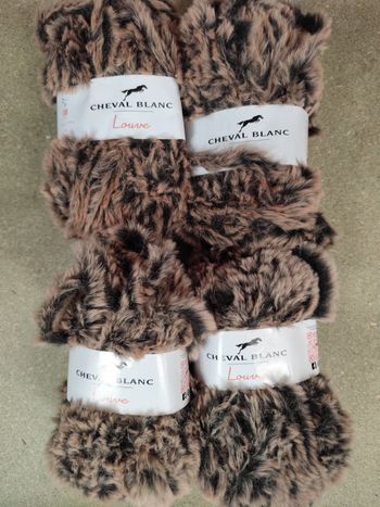 4 pelotes fourrure Louve 