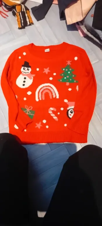 Très beau petit pull de noel fille ou garçon 3/4 ans en très bon état