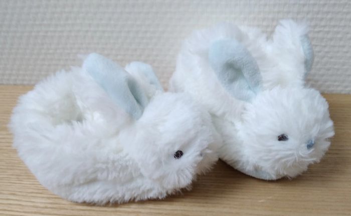 Doudou et compagnie chausson lapin tout doux grelots