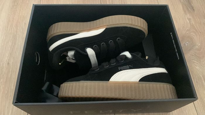 Basket Puma Fenty creeper noir neuve 
Taille 31 
Jamais portée

2 lacets un blanc et un noir⁸ - photo numéro 5
