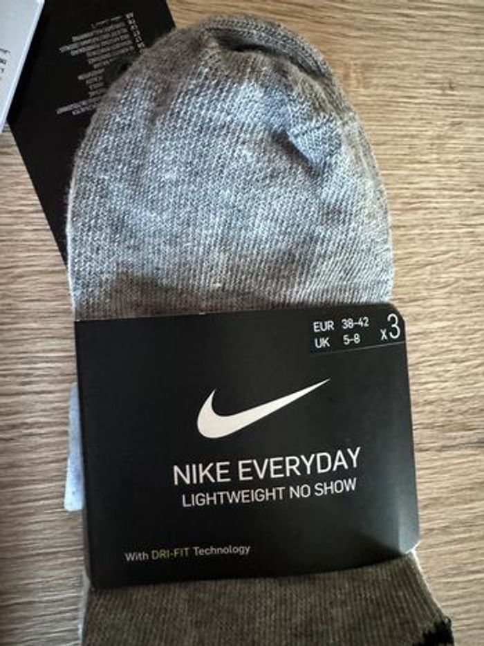 3 paires de chaussettes Nike 38-42 neuves avec étiquette - photo numéro 2