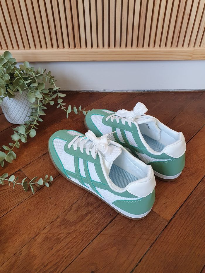Baskets Tunis blanc et vert d'eau
Pointure 39 - photo numéro 4
