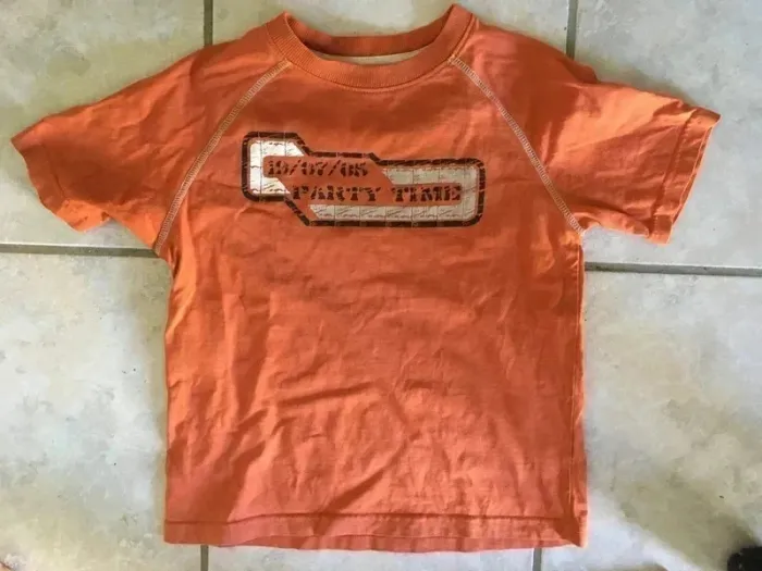 T shirt garçon 8 ans parfait état - photo numéro 2