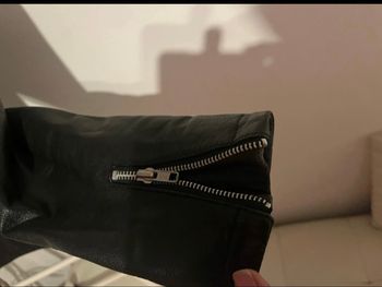 Blouson en cuir noir – Style biker, excellent état !