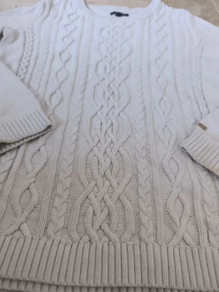 Pull tommy Hilfiger femme M blanc crème motif torsadé devant, des tâches et couleur ternie - photo numéro 4