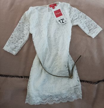 Robe blanche avec ceinture 4 ans