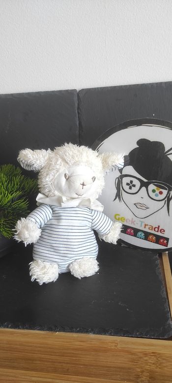 Peluche Doudou Mouton blanc bleu rayé Avene Pédiatril gris Collerette Marine